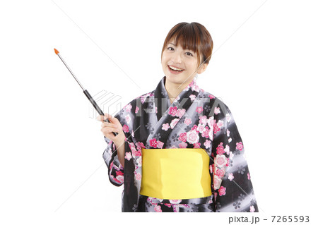 ポインターを持つ浴衣の女性 7265593