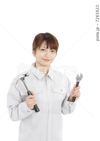 日曜大工の若い女性 7265622