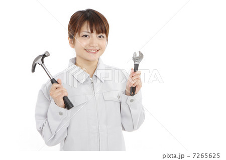 日曜大工の若い女性 7265625