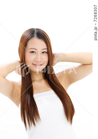 髪を触る女の子 7268307