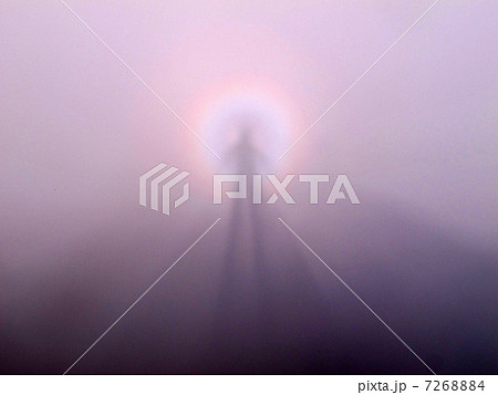 北海道_羊蹄山1898メートル山頂でのブロッケン現象 7268884