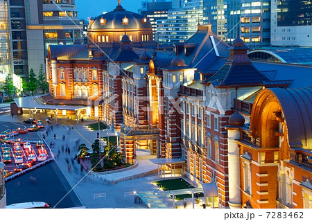 夜に包まれる東京駅 7283462