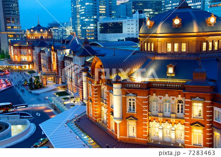 夜に包まれる東京駅 7283463