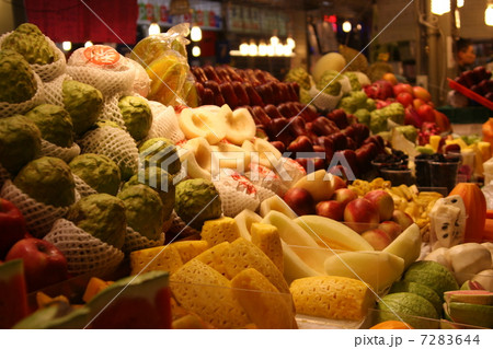 台北市の士林夜市のフル－ツ　台湾　 7283644