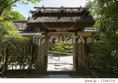 詩仙堂の茅葺きの門 詩仙堂の茅葺きの門 7284154