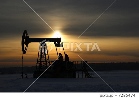 Oil production. Oil pumps at sunset 7285474