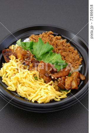 おいしい鶏肉のお弁当 おいしい鶏肉のお弁当 7286658