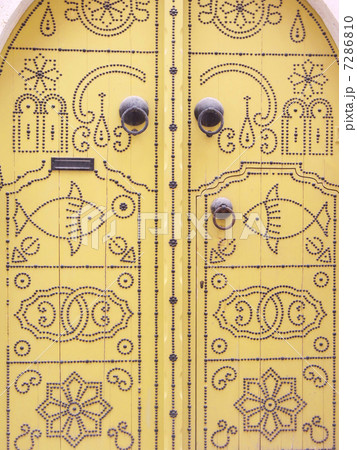 チュニジア　建造物の扉 7286810