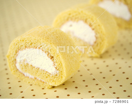 ロールケーキ　（右斜め並び） 7286901