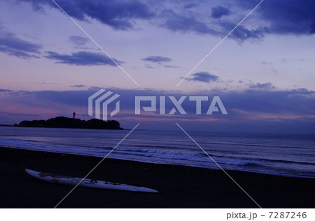 江の島の夕暮れ 7287246