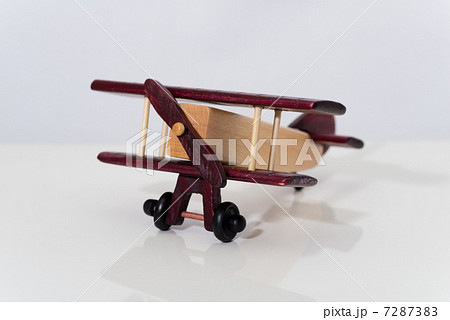 アンティークな複葉機 7287383