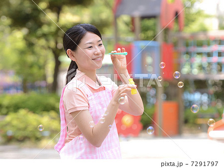 公園保母さん 7291797