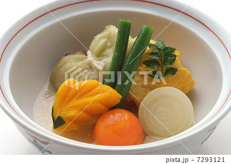 日本料理 和食 煮物 蓋物 野菜 野菜料理 カボチャ 人参 大根 の写真素材