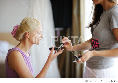 Young beautiful bride applying wedding make-up 7293383