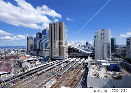 グランフロント大阪と大阪駅 7294252