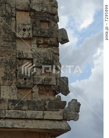 ウシュマル遺跡 尼僧院 ウシュマル遺跡 尼僧院 7295899