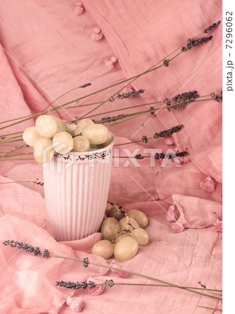 Grapes with lavender 7296062