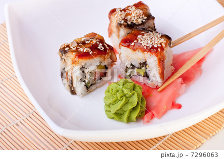 Roll with eel and sesame 7296063
