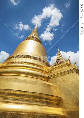 Golden stupa at Grand Palace, Bangkok 7296255