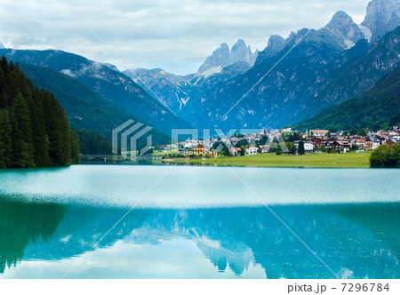 Alpine summer lake view 7296784