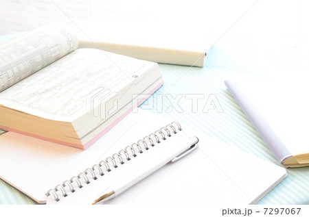 時刻表とノート 7297067