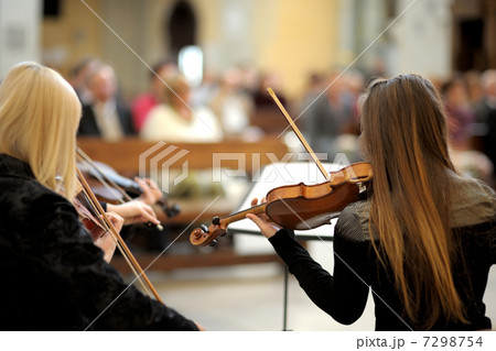 Two performing female violinists Two performing female violinists 7298754
