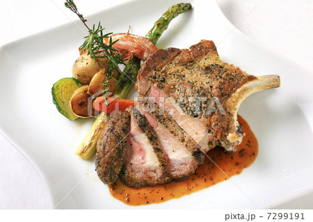 豚ロース肉と季節野菜のココット焼き 7299191