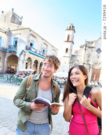Tourists couple travel 7299416