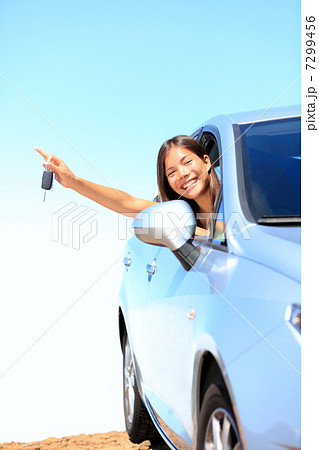 Car woman showing keys 7299456