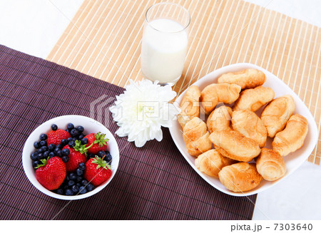 Early breakfast. Early breakfast. 7303640