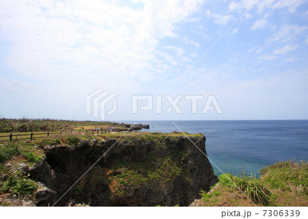 沖縄県・万座毛 沖縄県・万座毛 7306339