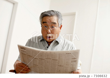 驚くシニア、 7306632