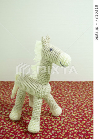 手作りの毛糸の馬 7310319