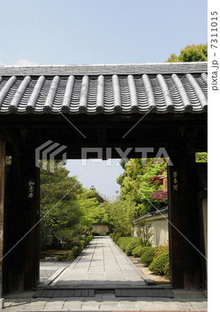 大徳寺芳春院の門 7311015