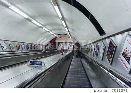 地下鉄のエスカレーター 地下鉄のエスカレーター 7311071