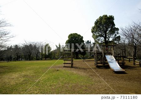すべり台と公園 7311180