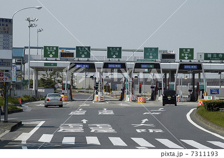 高速道路の料金所 7311193