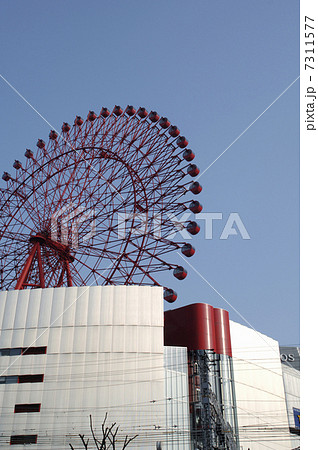 商業施設の観覧車 7311577