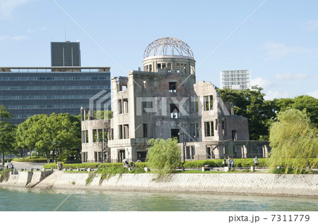 本安川と原爆ドーム 7311779