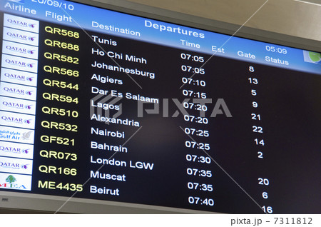 ドーハ国際空港の表示板 7311812