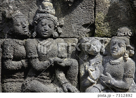 ボロブドゥール寺院遺跡のレリーフ ボロブドゥール寺院遺跡のレリーフ 7312892