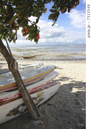 サヌールビーチの小舟 7313548