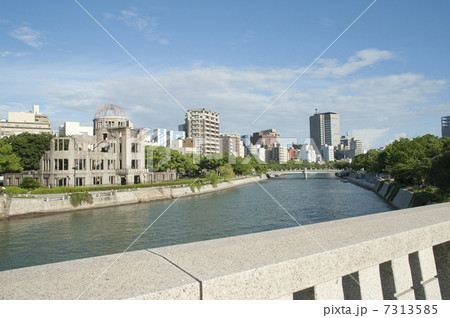 本安川と原爆ドーム 7313585