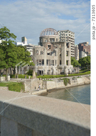 本安川と原爆ドーム 7313605