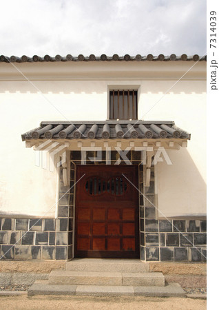 倉敷の美観地区の門 7314039