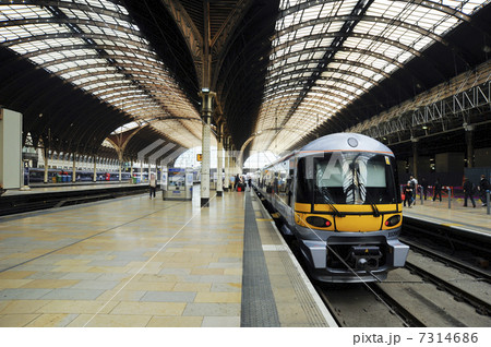 パディントン駅のヒースローエクスプレス 7314686