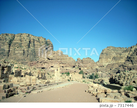 ヨルダンの世界遺産ぺトラ遺跡 7317446