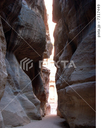 ヨルダンの世界遺産ぺトラ遺跡（シーク） 7317449