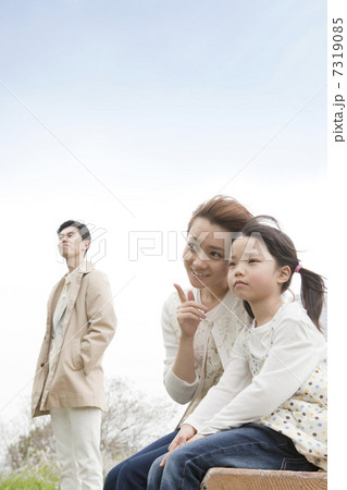 家族で散歩 7319085