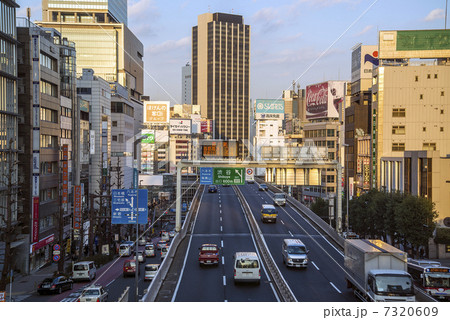 平日の渋谷の風景 首都高３号線 六本木通りの写真素材